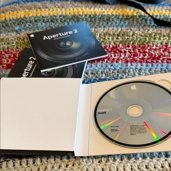 Apple Aperture 2 Photo Editing Software - Picture 2 of 3